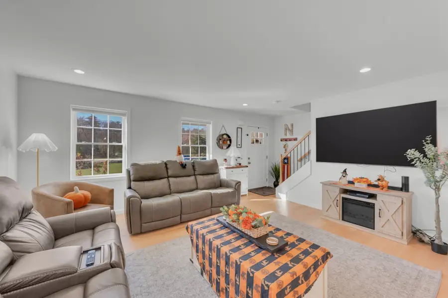 121 Franklin St, Belchertown, MA 01007 - #3