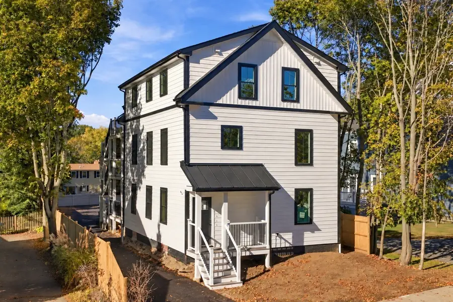114 Hale St #1, Beverly, MA 01915 - #2