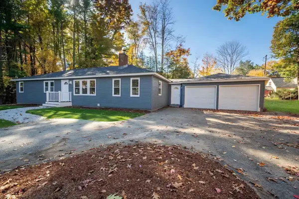24 Hemlock Dr, Fitchburg, MA 01420