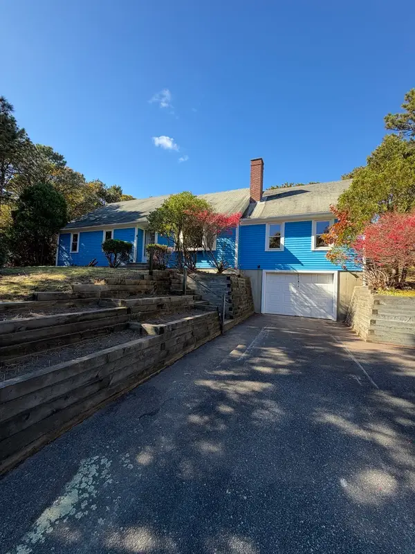 25 Clifford Pl, Chatham, MA 02633
