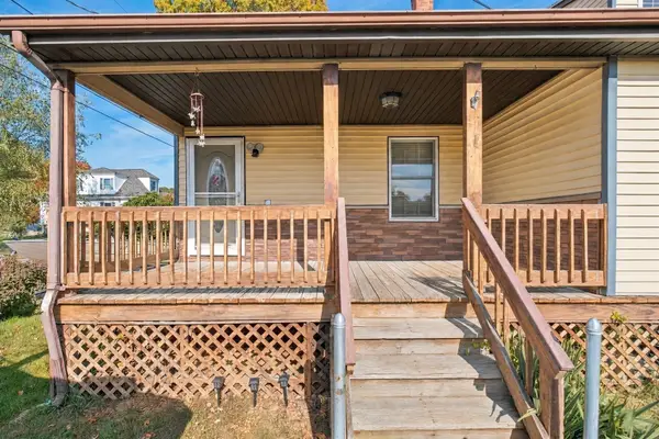 88 John St, Acushnet, MA 02743