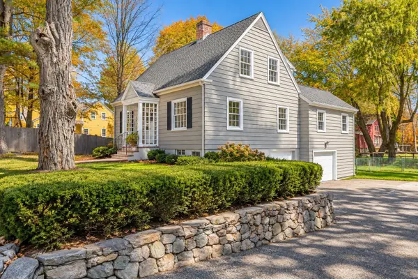 58 Brook St, Medfield, MA 02052