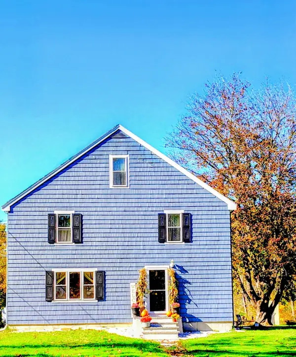 63 Gardner Rd, Hubbardston, MA 01452