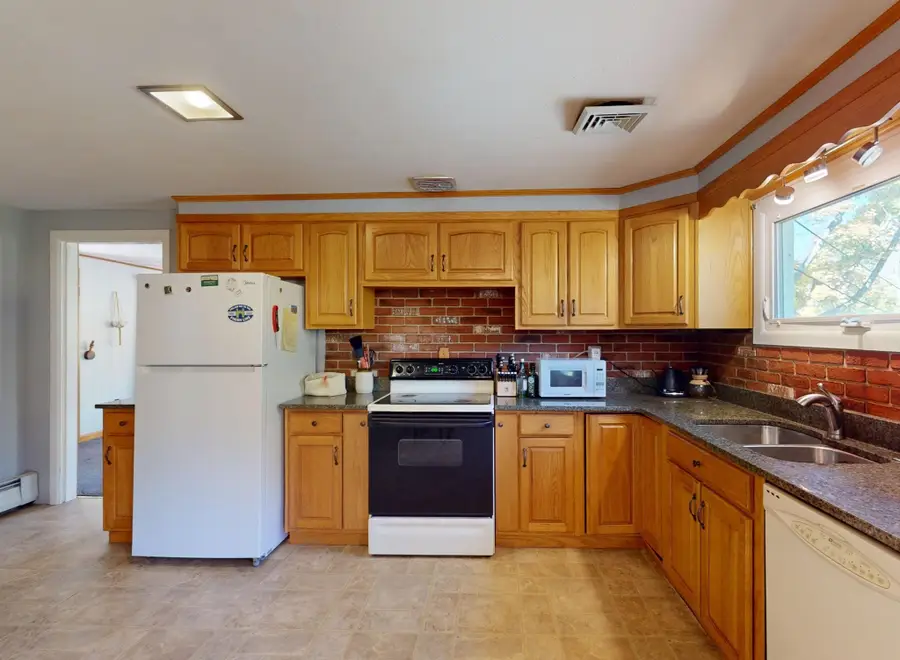 48 Burnham Road, Greenfield, MA 01301 - #3