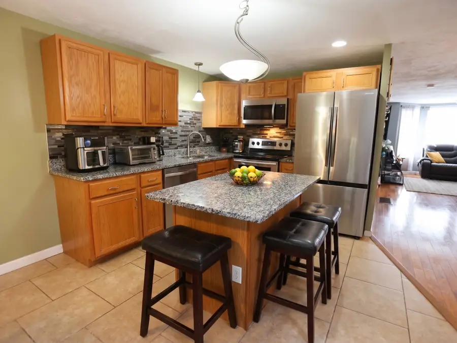 130 Ledgecrest Dr, Worcester, MA 01603 - #2