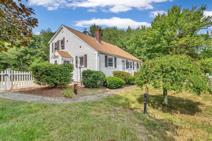 50 Hartford Ave E, Mendon, MA 01756 - #3