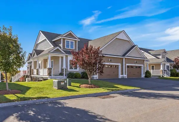 61 Fox Hill Lane #61, Dracut, MA 01826