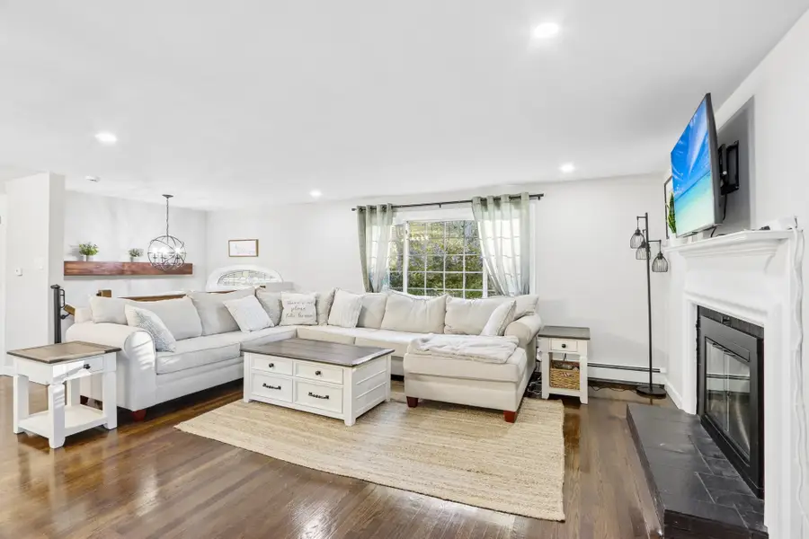 3 Newton St, Northborough, MA 01532 - #3