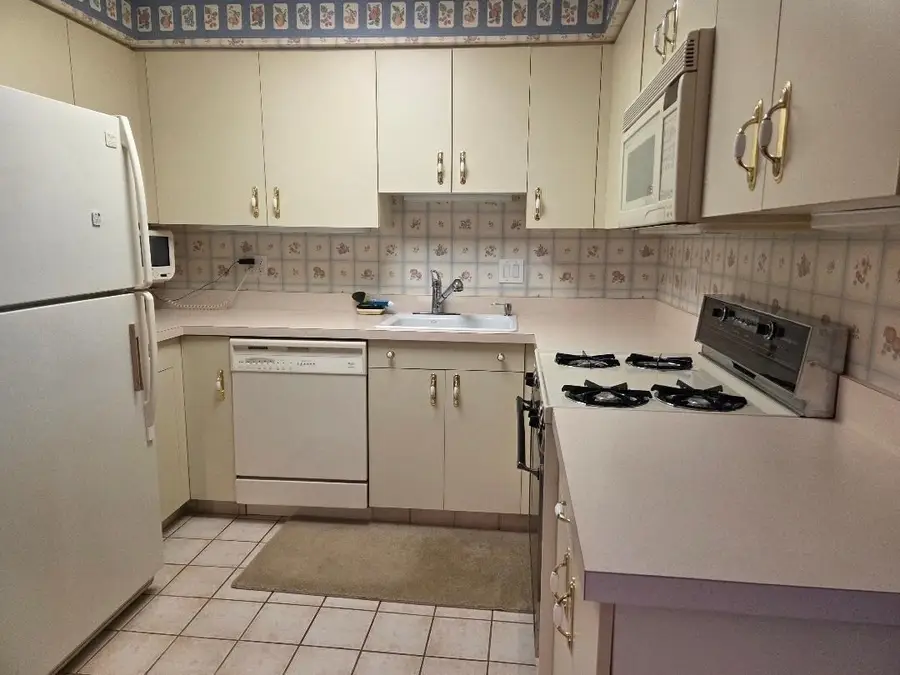 4234 North Main St #608, Fall River, MA 02720 - #3
