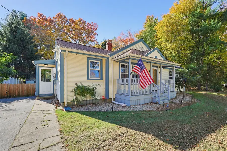 11 Lawton St, Acushnet, MA 02743 - #2