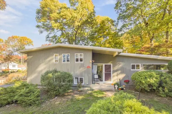 9 Kent Rd, Norwood, MA 02062