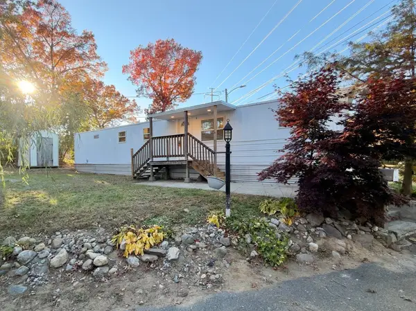 4 Pipit Dr, Chicopee, MA 01020