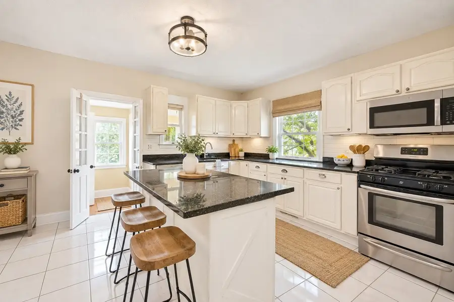 3 Round Hill St #1, Boston, MA 02130 - #3