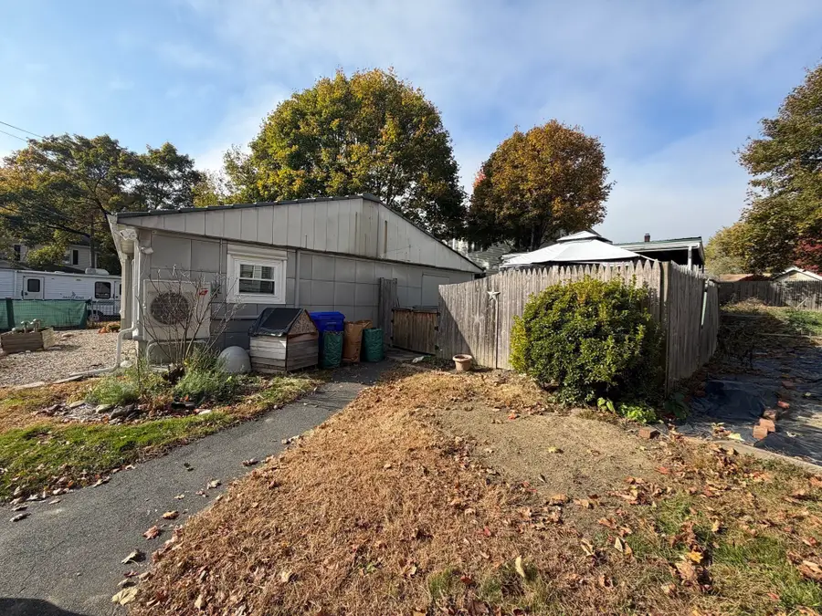 4 North St, Greenfield, MA 01301 - #2
