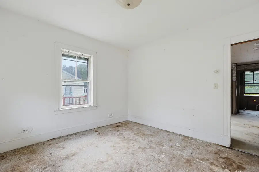 2 Billings St, Taunton, MA 02780 - #3