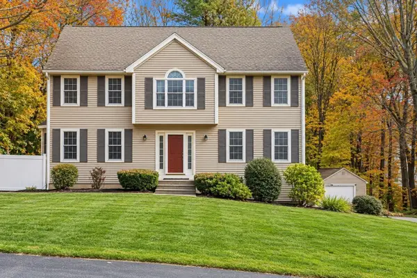 16 Wildflower Dr, Sutton, MA 01590