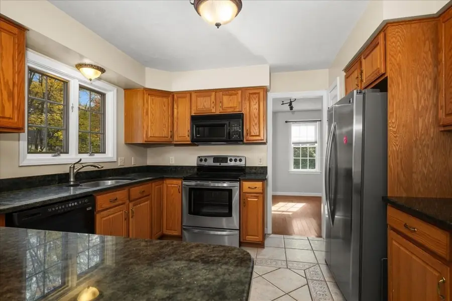 16 Wildflower Dr, Sutton, MA 01590 - #3