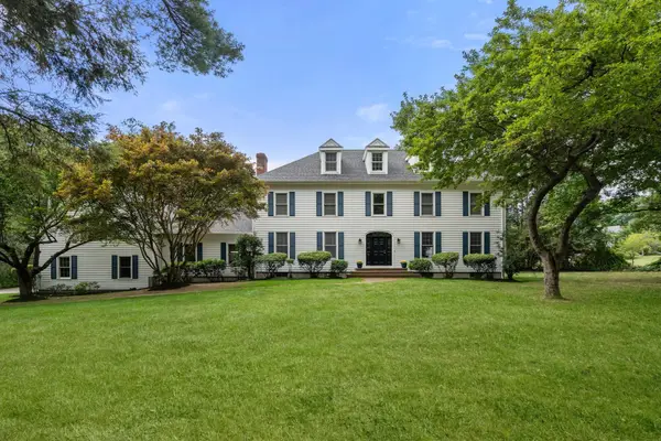 196 Bay Colony Drive, Westwood, MA 02090