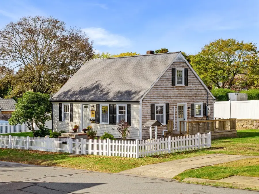 24 Jesse St, Fairhaven, MA 02719 - #2