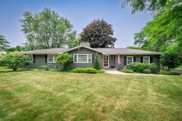 16 Greenbrook Road, Hamilton, MA 01982