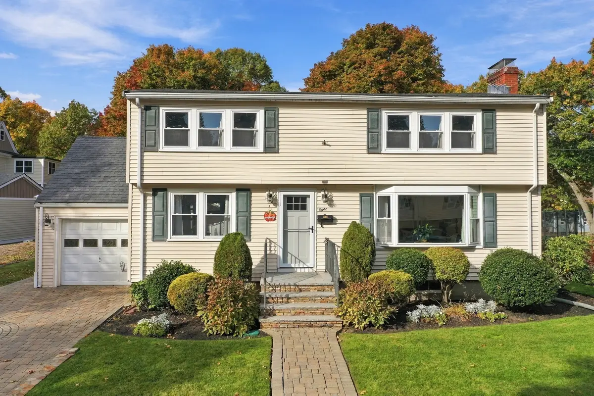 8 Walsh Ave, Stoneham, MA 02180 - #1