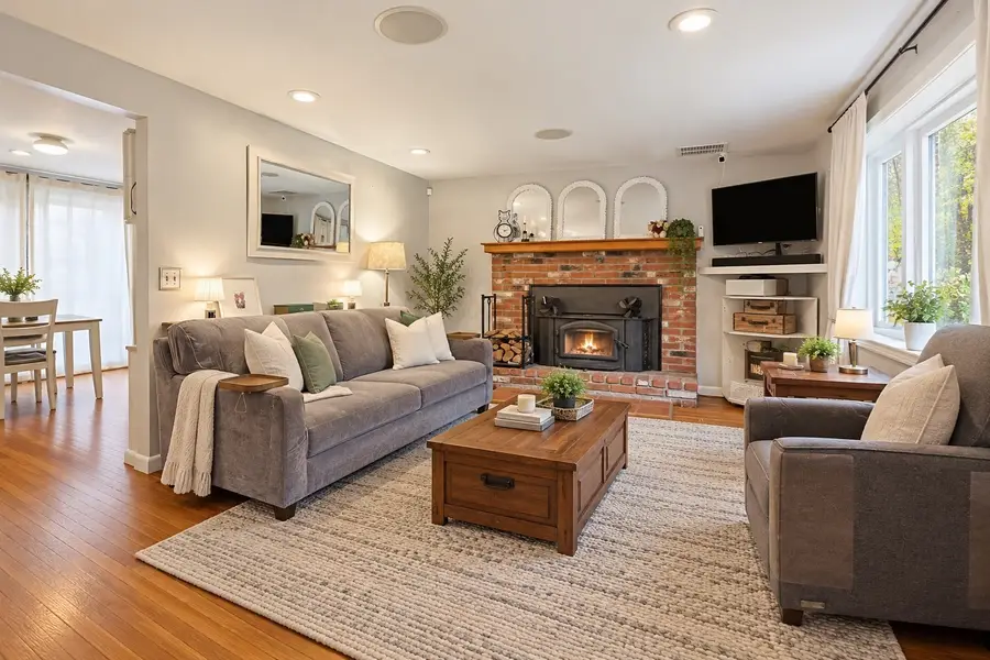 865 Rocky Woods St, Taunton, MA 02780 - #3