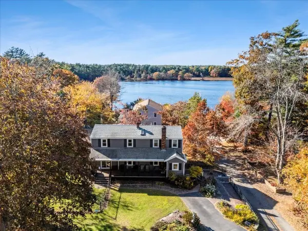 18 Lakeway St, Middleboro, MA 02346