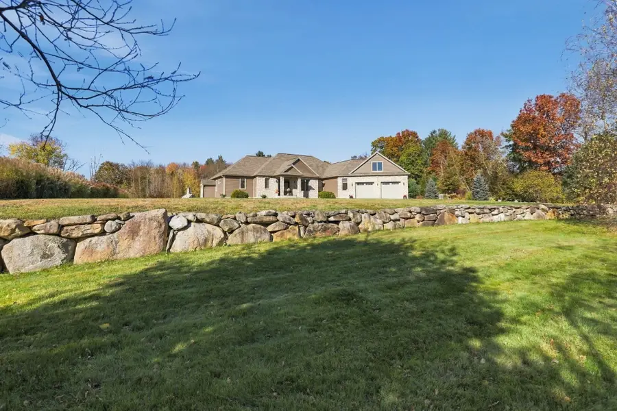 227 East St, Granby, MA 01033 - #3