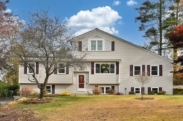 26 Pine Ridge Dr, Oxford, MA 01540