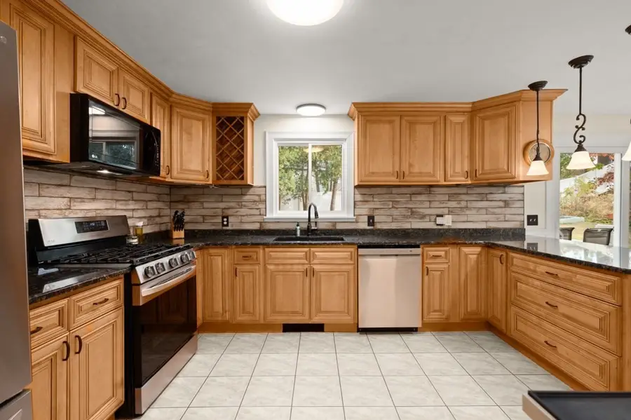 26 Pine Ridge Dr, Oxford, MA 01540 - #3