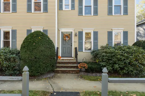 910 Welllman Ave #910, Chelmsford, MA 01863