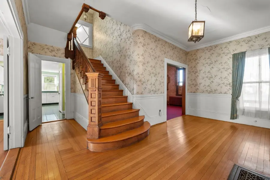 5 Warren Ave, Woburn, MA 01801 - #3