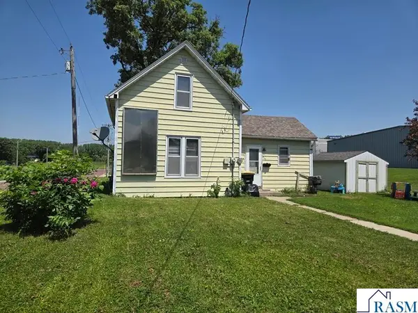 803 E 3rd Street, Blue Earth, MN 56013