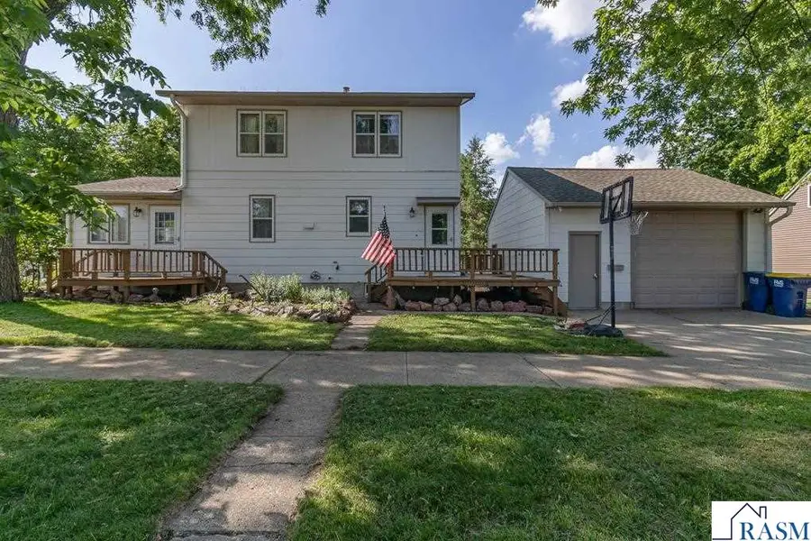 725 S Minnesota Street, New Ulm, MN 56073 - #2