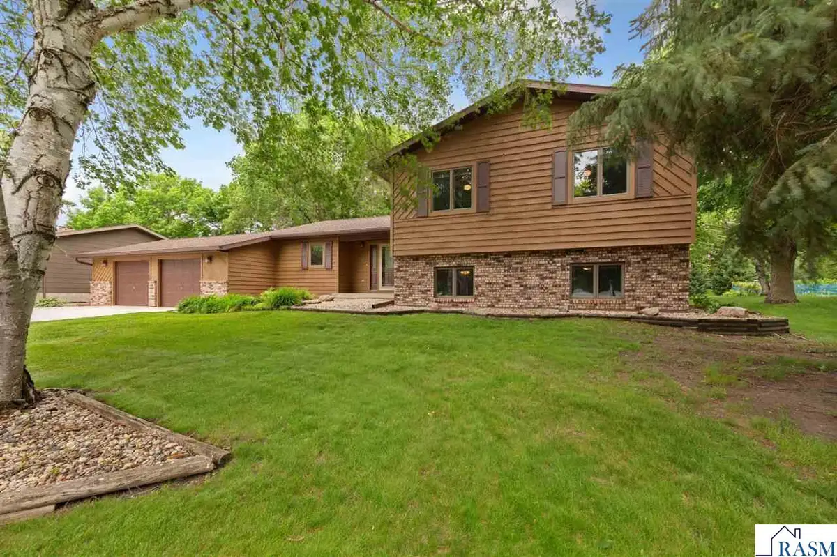 1139 N 10th Street, Saint James, MN 56081 - #1