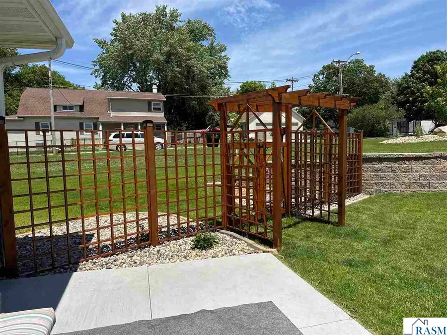 211 SW 3 Avenue, Wells, MN 56097-4302 - #2