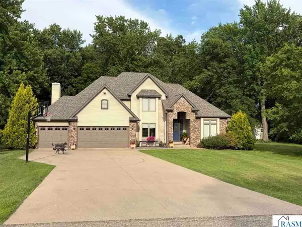 203 Country Club Drive, Mankato, MN 56001