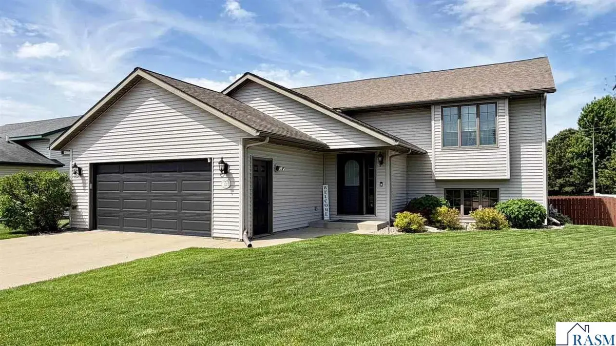 208 Maverick Dr, Mankato, MN 56001 - #1