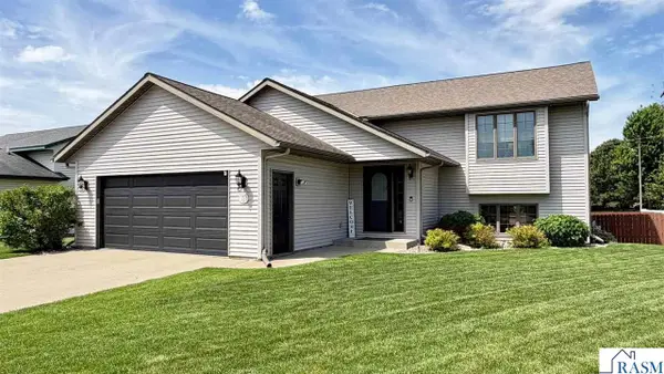 208 Maverick Dr, Mankato, MN 56001