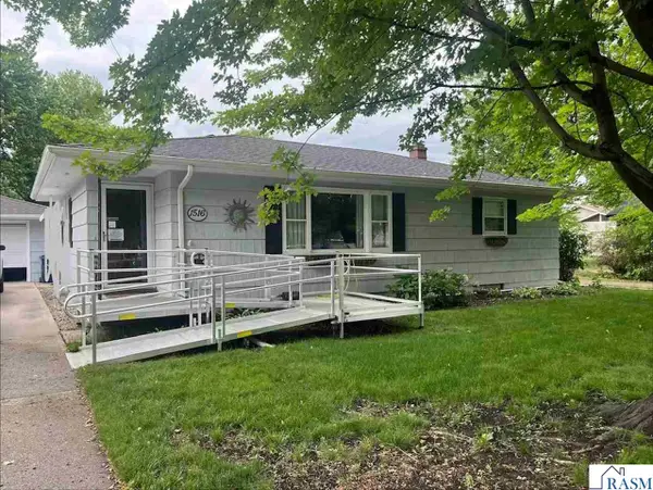 1516 Oakwood Avenue, New Ulm, MN 56073