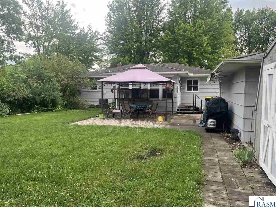 1516 Oakwood Avenue, New Ulm, MN 56073 - #3