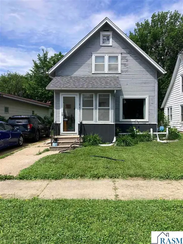 211 N Main Street, Lake Crystal, MN 56055