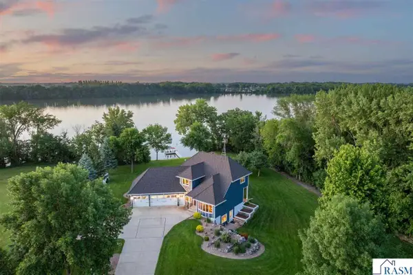 16 Lake Shore Drive, Sherburn, MN 56171