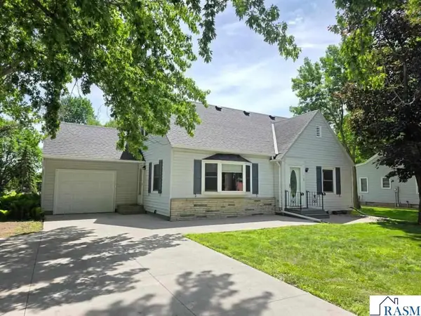 723 S 4th Street, Le Sueur, MN 56058