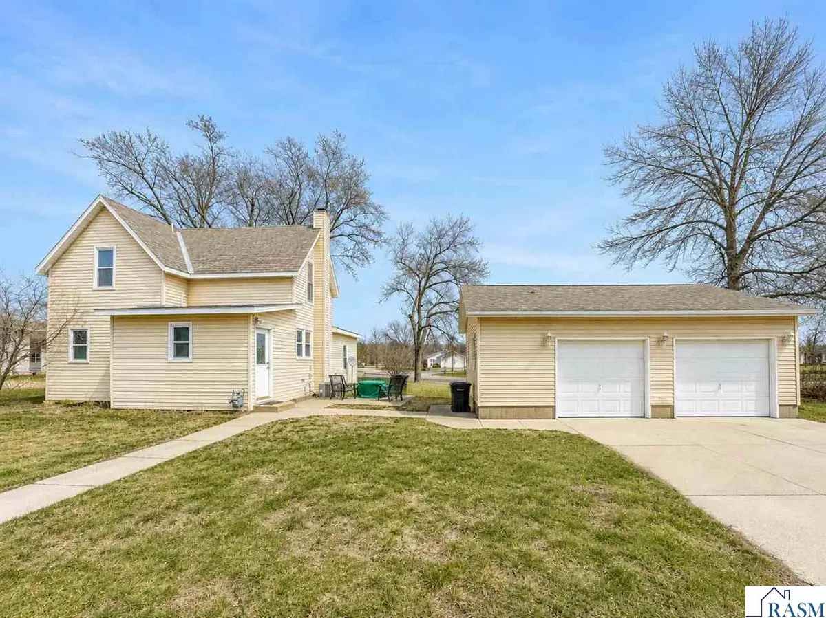 672 S Anna Avenue, Lake Crystal, MN 56055 - #1