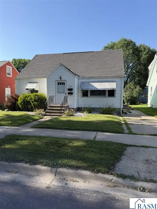 726 South Avenue, North Mankato, MN 56003