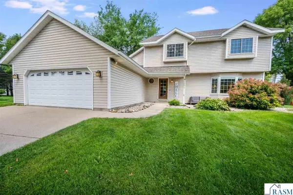 120 Chaucer Court, Mankato, MN 56001