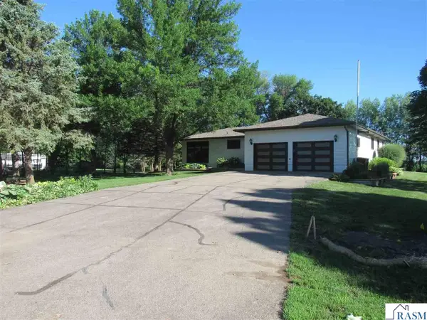 28 Linden Lane, Blue Earth, MN 56013