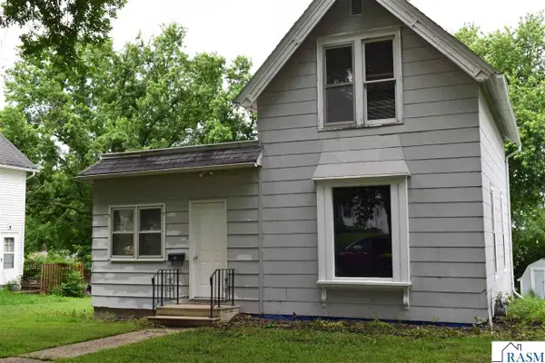 606 S Main, Blue Earth, MN 56013