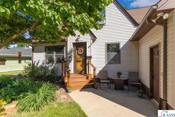 1025 S 3rd Avenue, St. James, MN 56081